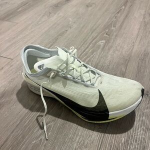 Nike Men's White and Black Running Shoe